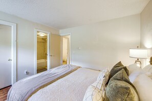 Interior - Mountain Views & Year-round Fun: Fraser Getaway! (Fraser)