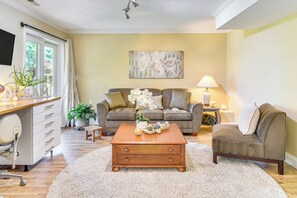 Apartment (1 Bedroom) | Front of property - Backs to Wetlands: Tranquil Beaverton Retreat! (Beaverton)