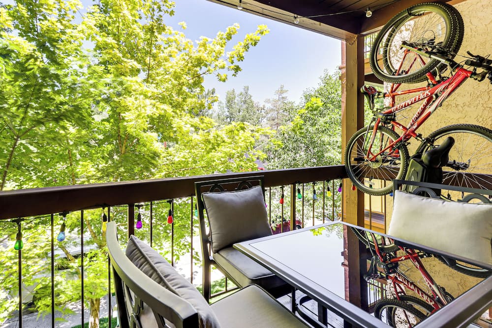Walk to Virginia Lake: Reno Condo w/ Balcony! - Reno, NV