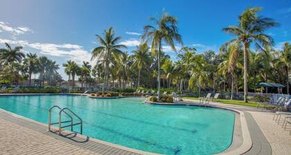 3 Mi to Dtwn Fort Myers: Condo w/ Pool & Hot Tub