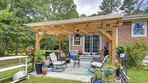 A patio with outdoor furniture, a pergola, and potted plants. - 5 Mi to Trilith Studios: Apt w/ Furnished Pergola (Fayetteville)