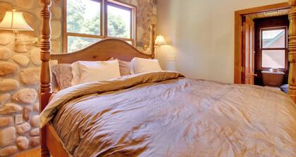Dock Access: Romantic River Retreat in Gassville