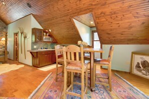 Apartment (0 Bedroom) | Interior - Dock Access: Romantic River Retreat in Gassville (Gassville)