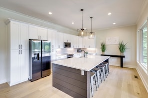 House (5 Bedrooms) | Interior