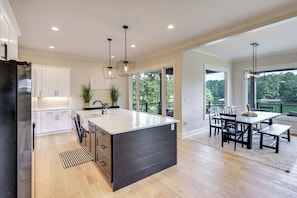 House (5 Bedrooms) | Interior