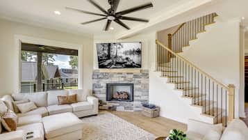 House (5 Bedrooms) | Interior