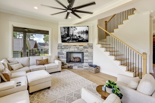 Dock + Views: Spacious Lake Sinclair Retreat