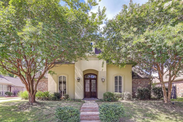 Rumah (4 Bedrooms) | Bagian depan properti