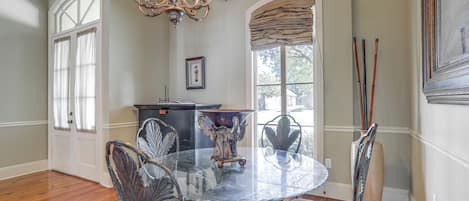 Talo (4 Bedrooms) | Sisätilat