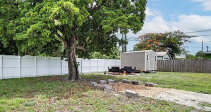 8 Mi to Design District: Miami Home w/ Yard