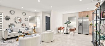 Modern New 3B Home Fully Stocked Cozy Sunlight