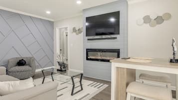 Apartment (2 Bedrooms) | Front of property