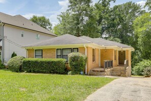 Interior - Updated Piedmont Heights Apt - 5 Mi to Dtwn Atl! (Atlanta)