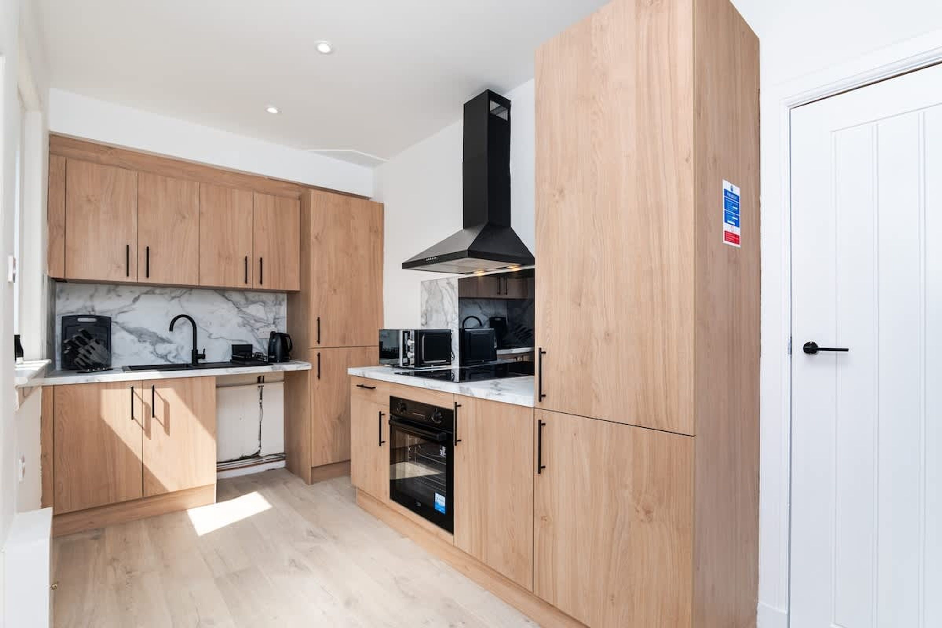 2 عدّة غرف نوم ومكتب