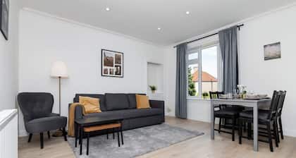 2 Bedroom House-free Parking