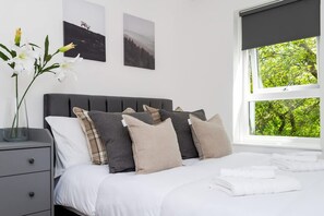Apartment | 2 bedrooms, desk - 2bedroom Apartment-free Parking (Edinburgh)