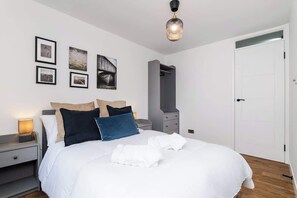 Apartment | 2 bedrooms, desk - 2bedroom Apartment-free Parking (Edinburgh)