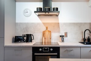 Apartment | 2 bedrooms, desk - 2bedroom Apartment-free Parking (Edinburgh)