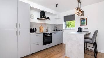 Apartment | 2 bedrooms, desk