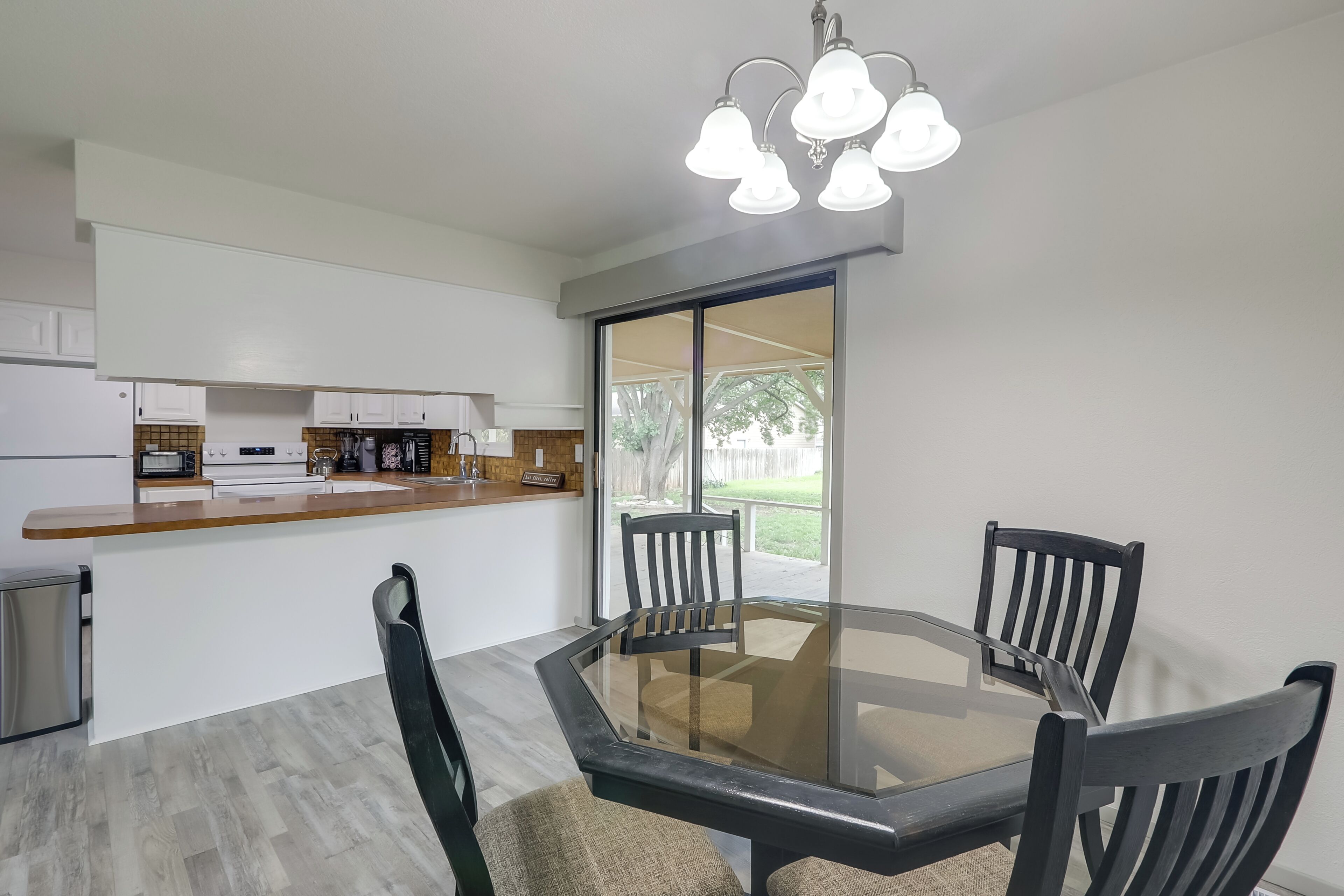 House (5 Bedrooms) | Interior