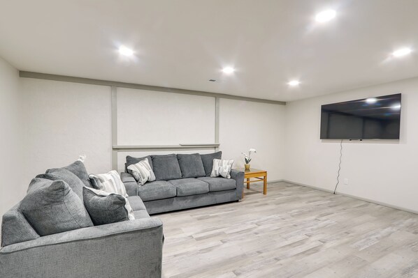 House (5 Bedrooms) | Front of property