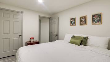 House (6 Bedrooms) | Interior