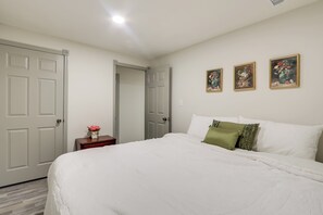 House (5 Bedrooms) | Interior