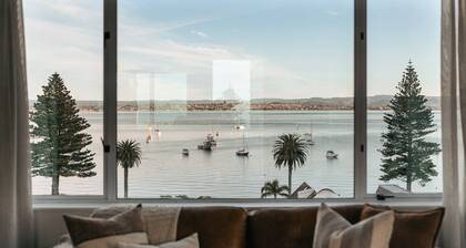 Mount Maunganui Luxe Escape: Sea, Pool & Gym