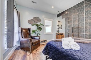 6 quartos, escrivaninha, Wi-Fi, roupa de cama