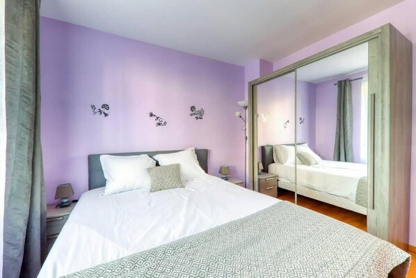 2 makuuhuonetta, silitysrauta/-lauta, Wi-Fi, vuodevaatteet