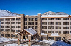 Exterior - Grand Lodge Studio, Pool, Hot Tub, Pets, Skiing (Crested Butte)