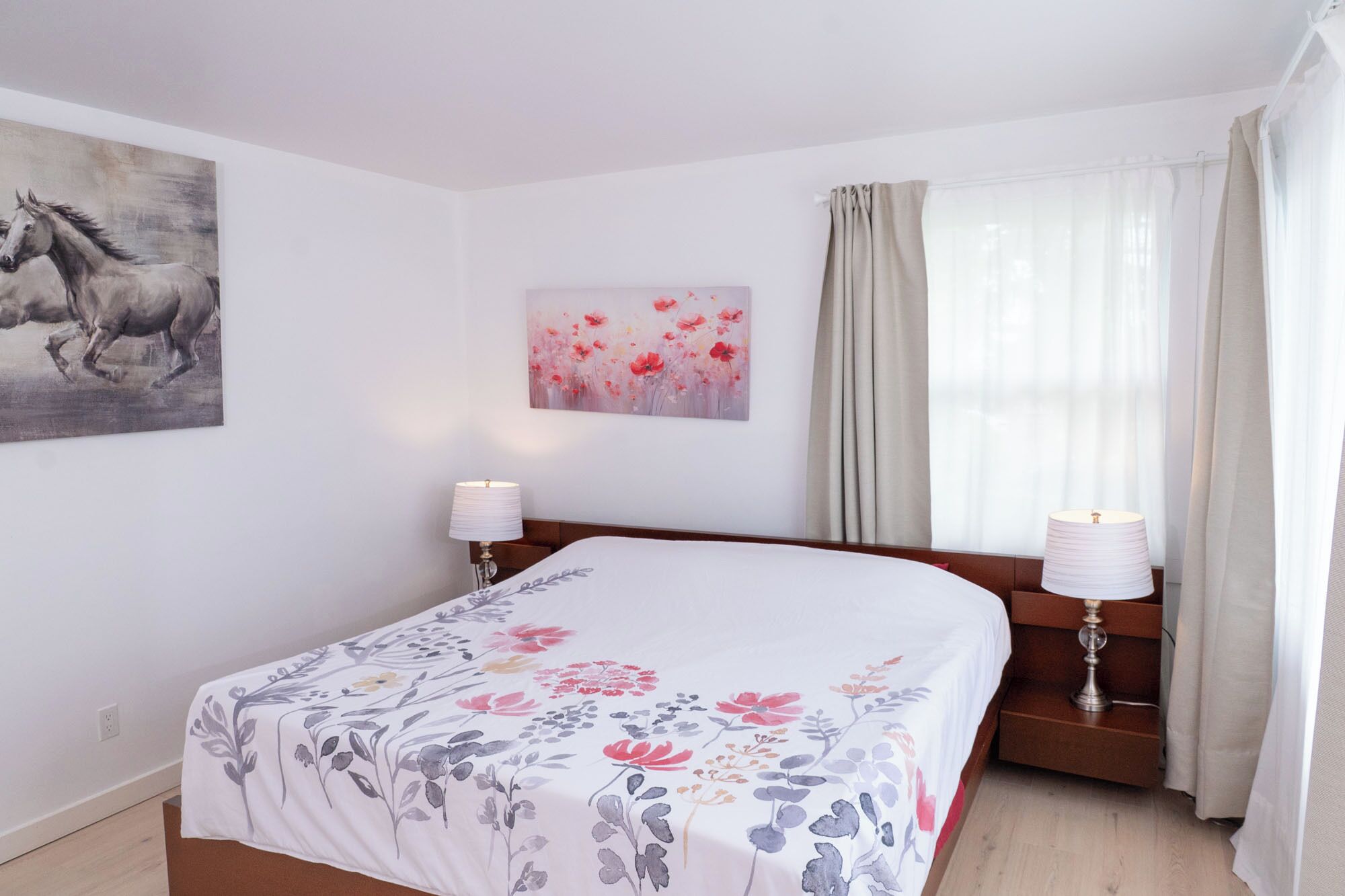 3 habitaciones, tabla de planchar con plancha, wifi y ropa de cama 