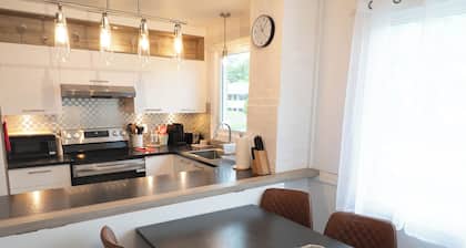 3 min from Ferry to Old Quebec Central Cosy 3-bedroom Levis Centre