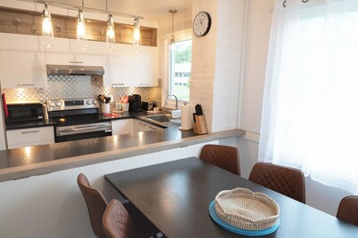 3 min from Ferry to Old Quebec Central Cosy 3-bedroom Levis Centre