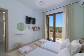 2 bedrooms, in-room safe, iron/ironing board, free WiFi