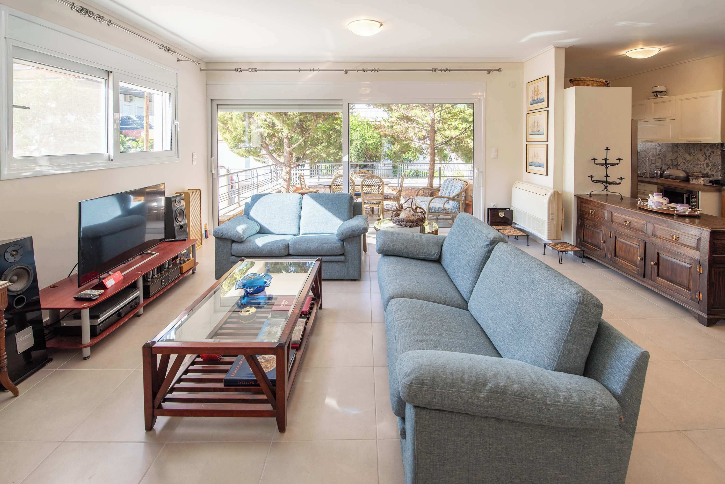 Relaxing Living Room
Open and comfy, perfect for unwinding.