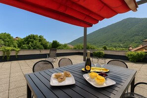 Appartement, uitzicht op bergen | Terras
