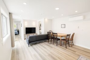 Interior - Charming 3BR with A/C & private Balcony with umbrella - Near UW & All Amenities! (Shoreline)