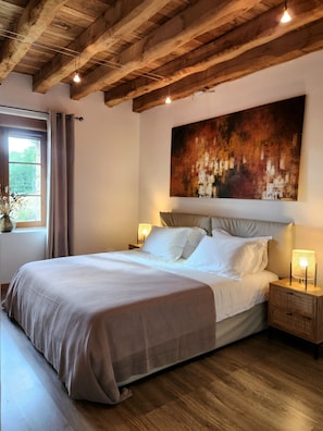 Bureau, fer et planche à repasser, lit parapluie, Wi-Fi gratuit