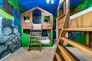 House (Multiple Bedrooms) | Property amenity