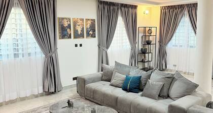 Spacious 5-bedroom villa in amazing Accra with WiFi, AC