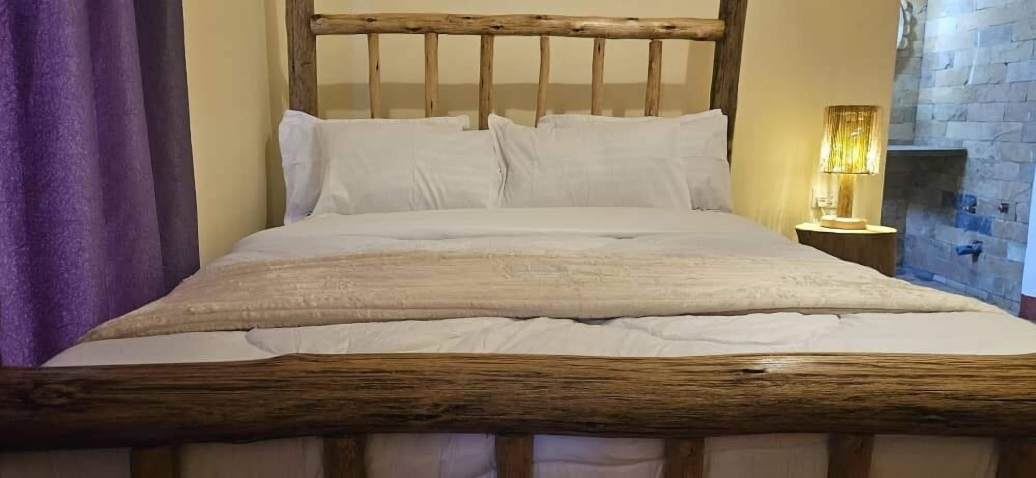 高档床上用品、客房内保险箱、笔记本电脑工作区、免费 WiFi