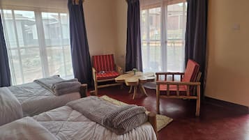 Peralatan tempat tidur premium, peti besi dalam bilik