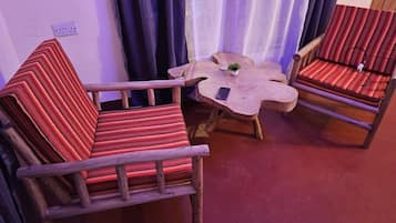 Habitación clásica | Ropa de cama de alta calidad y caja de seguridad en la habitación