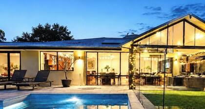 Zig Zag Retreat - Perth Hills Home With Stunning Views and Infinity Pool