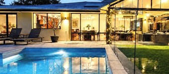 Zig Zag Retreat - Perth Hills Home With Stunning Views and Infinity Pool