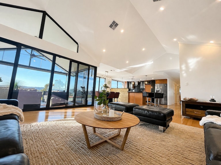 Zig Zag Retreat - Perth Hills Home With Stunning Views And Infinity Pool - Mundaring