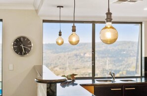 Interior - Panoramic views, infinity pool in the Perth Hills (Gooseberry Hill)