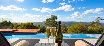 Zig Zag Retreat - Perth Hills Home With Stunning Views and Infinity Pool