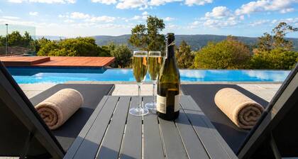 Zig Zag Retreat - Perth Hills Home With Stunning Views and Infinity Pool